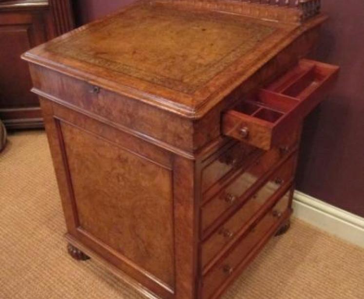 Stunning William IV Walnut Gillows Davenport Desk - Image 2