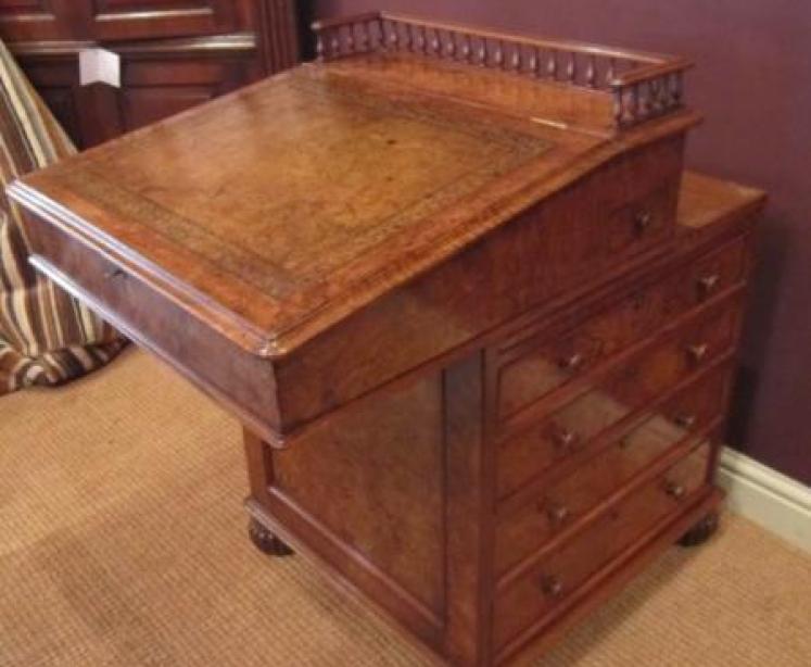 Stunning William IV Walnut Gillows Davenport Desk - Image 4