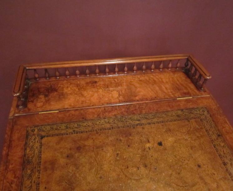 Stunning William IV Walnut Gillows Davenport Desk - Image 5