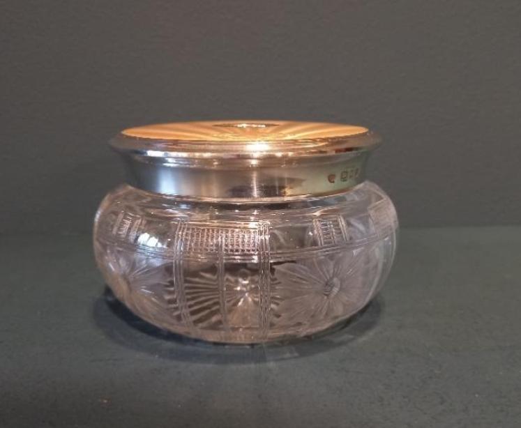 A George V period Silver & Gold Enamel Dressing Table Jar - Image 7