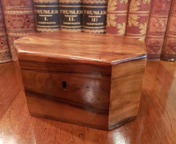 Small Late Victorian Olive Wood Box - Image 5