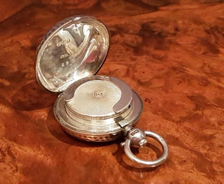 Antique Silver Golf Ball Sovereign Case - Image 4