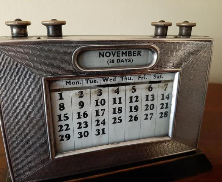 George V Period Silver Engraved Desktop Calendar - Image 2