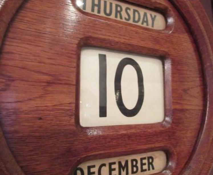 Victorian Antique Polished Oak Perpetual Wall Calendar - Image 2