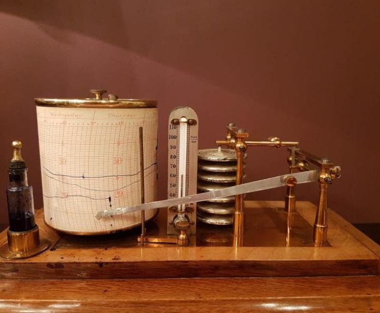 Edwardian Oak Cased Barograph with Thermometer - Image 3