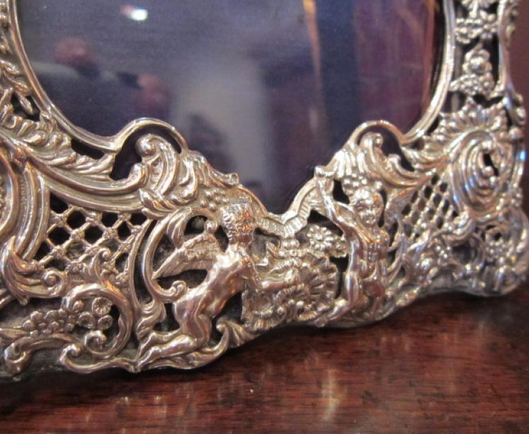 High Quality George V Silver Rococo Photo Frame - Image 3