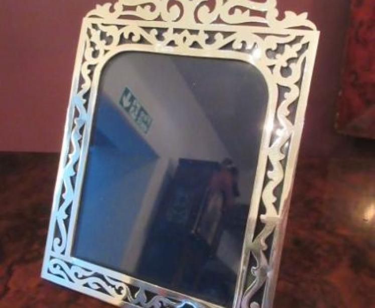 1930's Silver Fretwork Photo Frame - Image 1