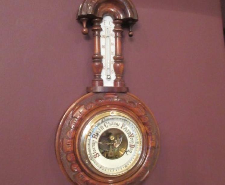 Small Antique Walnut 'Pendant' Banjo Barometer - Image 1