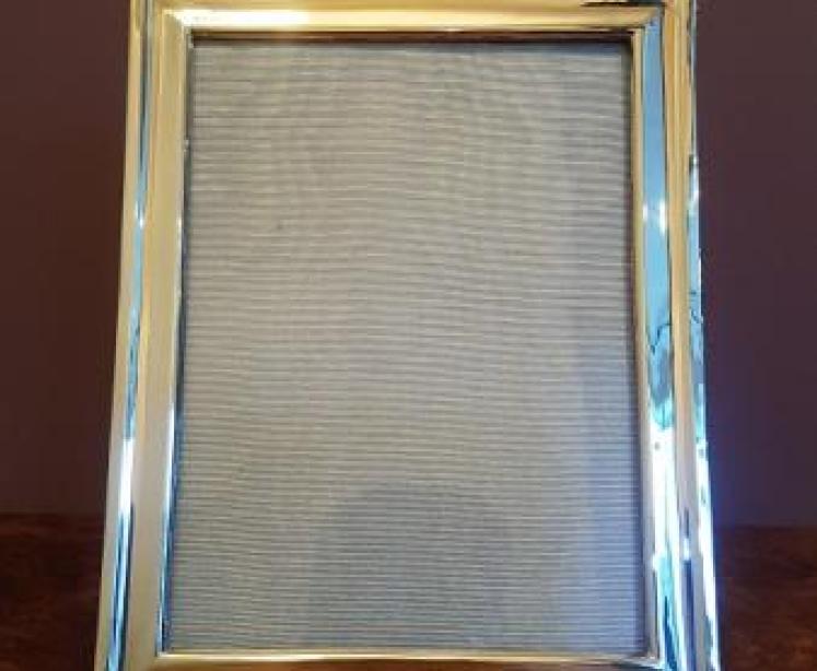 George V Silver Photo Frame with Embossed Moulded Design Chester 1913 - Image 1